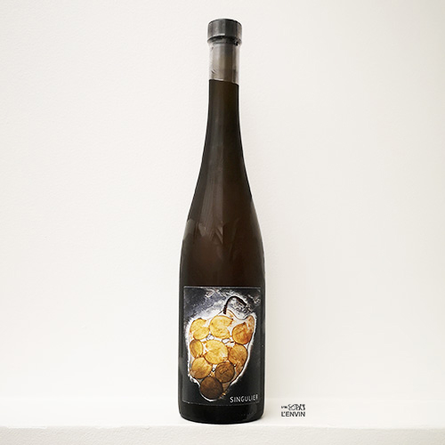 bouteille de vin orange bio Singulier 2019 du domaine le vignoble du reveur en alsace représenté par l'envin agent de vin bio et nature à paris ile de france loiret export