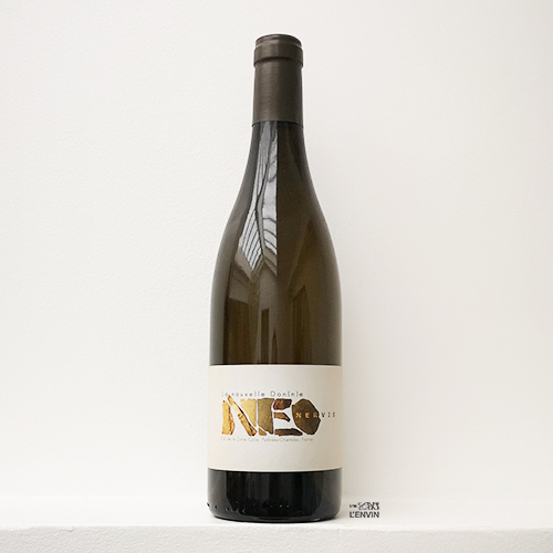 Bouteille de vin blanc Neo Nervis 2019 du domaine La Nouvelle Don(n)e de Wilfried Valat dans le Roussillon, distribué par l'envin agent et grossiste en vin bio et nature sur paris ile de de france loiret