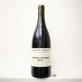 Bouteille du vin Contre attaque 2020 à base de mourvèdre du domaine des lampyres du vigneron François Xavier Dauré dans le roussillon et distribué par l'envin agence de vins bio et nature sur paris loiret ile de france export