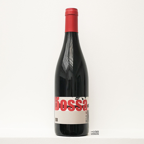 Bouteille de vin rouge Bossa Nova 2021 du vigneron Wilfried Valat du domaine La Nouvelle Don(n)e dans le Roussillon et distribué par l'agence en vins naturels l'envin sur paris ile de france loiret export.